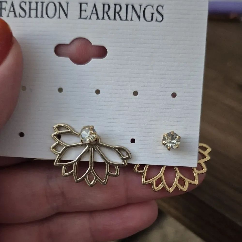 💥3/$12💥 Lotus Flower Ear Jacket & Stud Gold Stone Silver Fashion Earrings